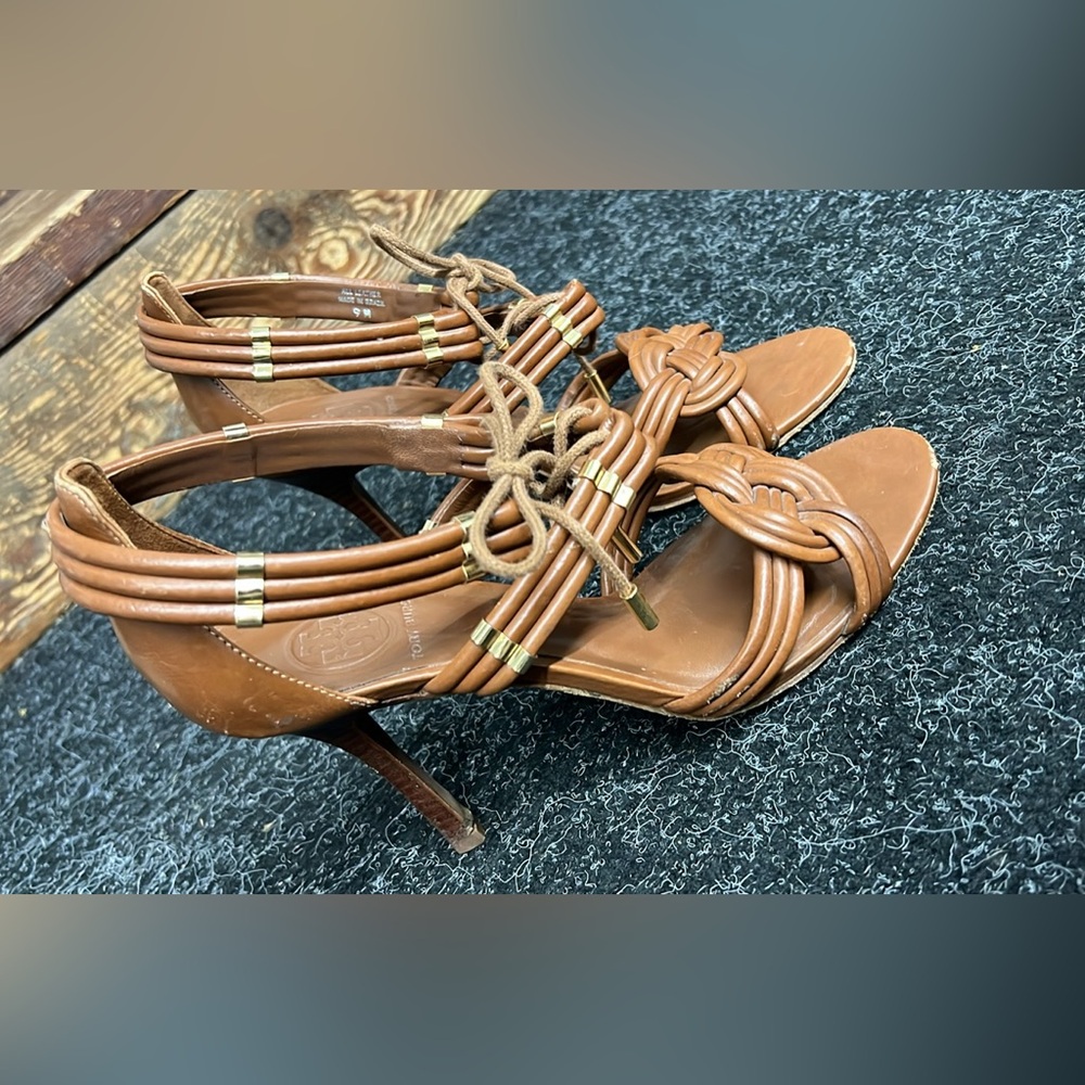 Woman’s size 9 Tory Burch heels